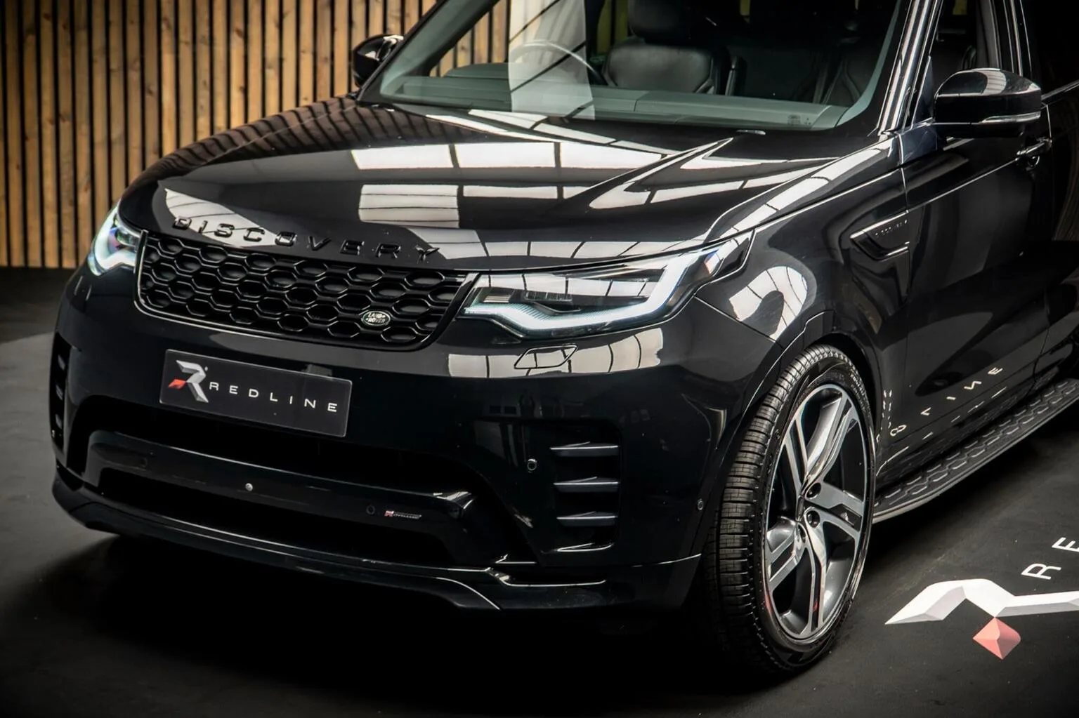 2022 Land Rover Discovery D300 R-Dynamic SE, 14/30