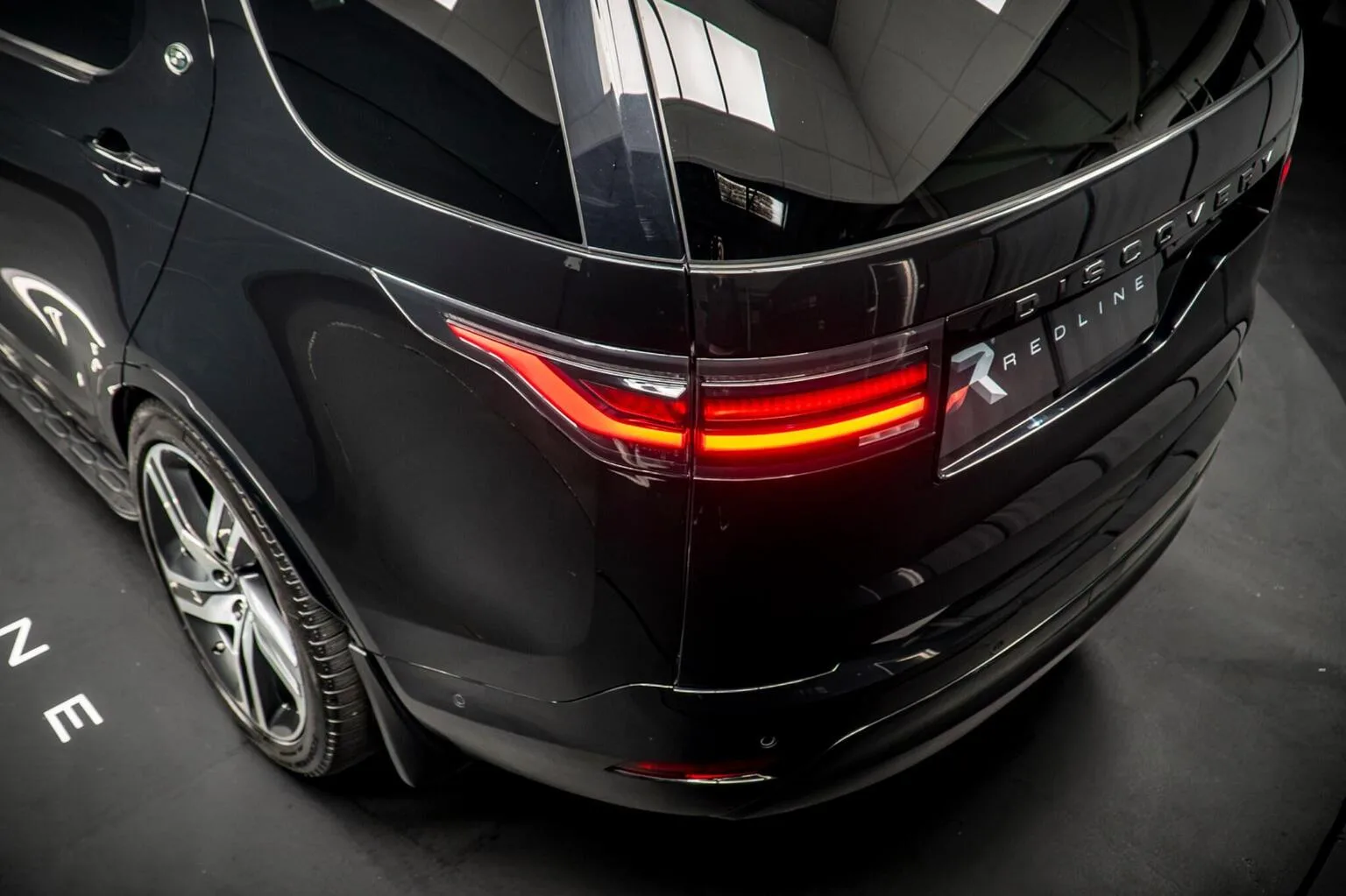 2022 Land Rover Discovery D300 R-Dynamic SE, 18/30