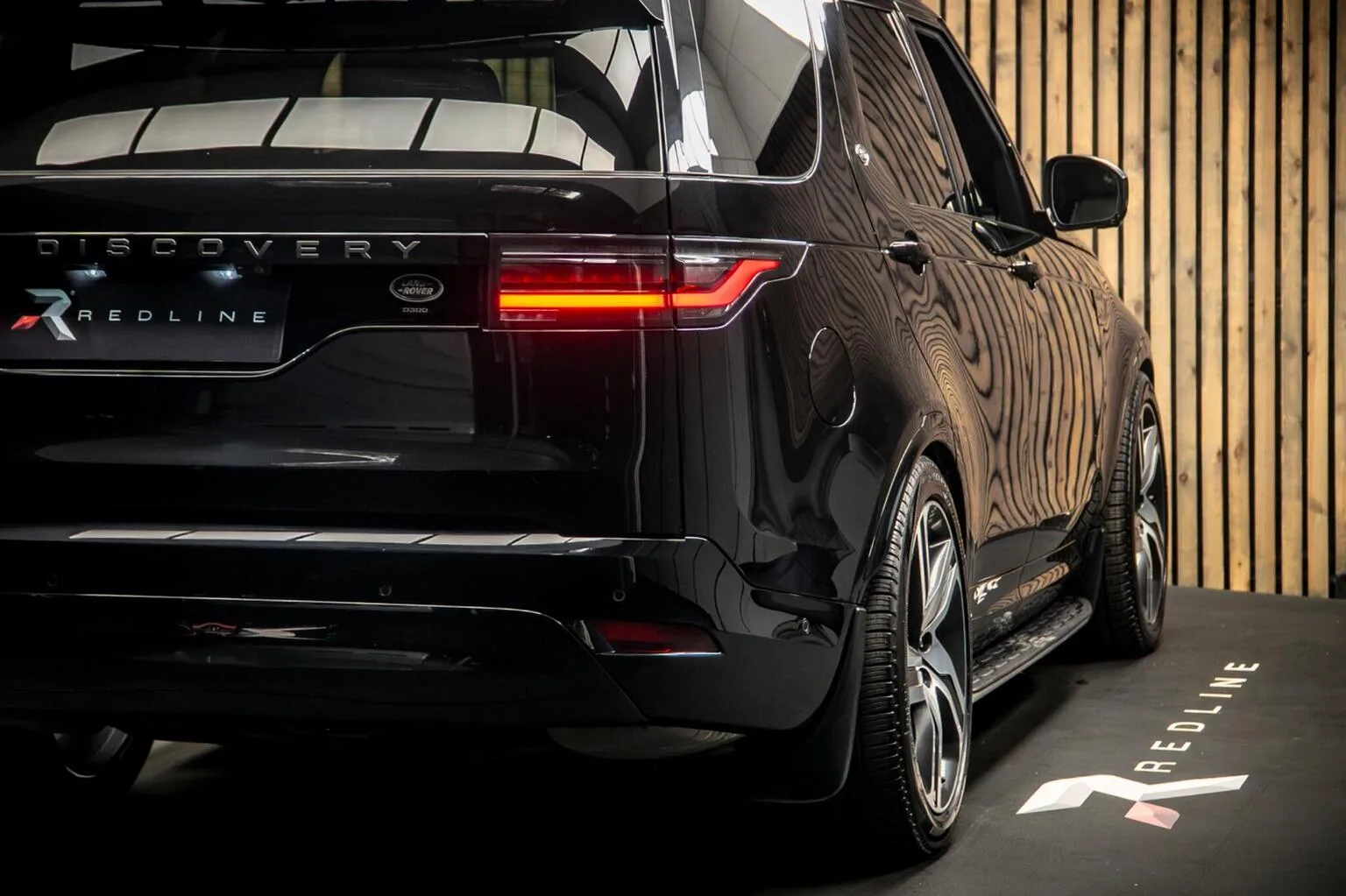 2022 Land Rover Discovery D300 R-Dynamic SE, 20/30