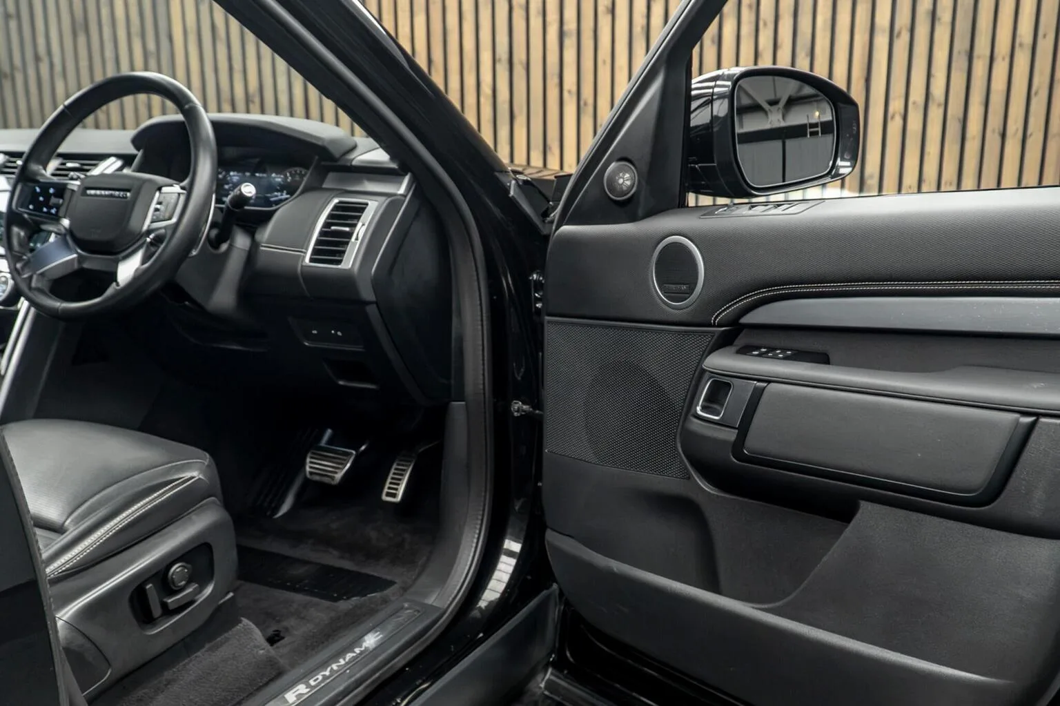 2022 Land Rover Discovery D300 R-Dynamic SE, 30/30