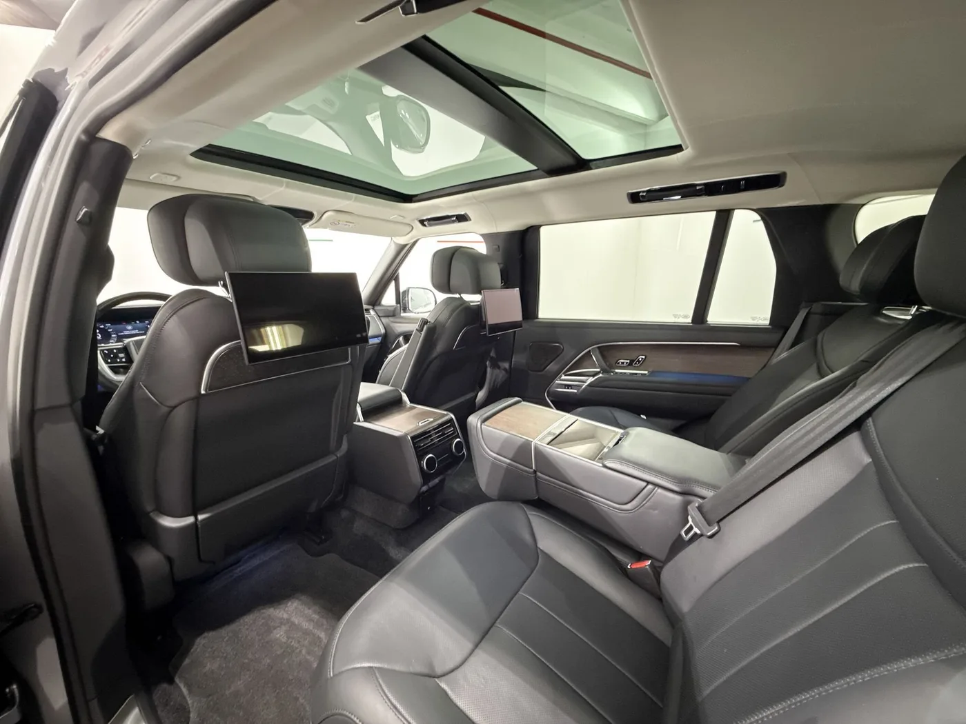 2022 Land Rover Range Rover Autobiography, long angeboten von einem Supersportwagenhändler in Zibido San Giacomo, Italien, Foto 16 von 24