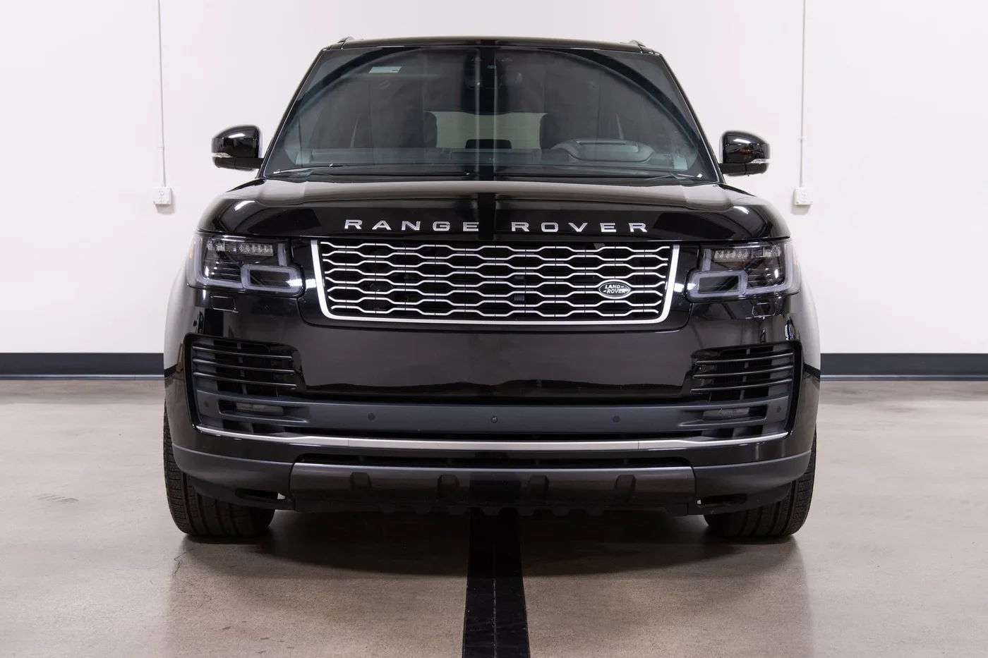 2022 Land Rover Range Rover Autobiography sold by a specialist dealer in Costa Mesa, United States, photo 3 of 15