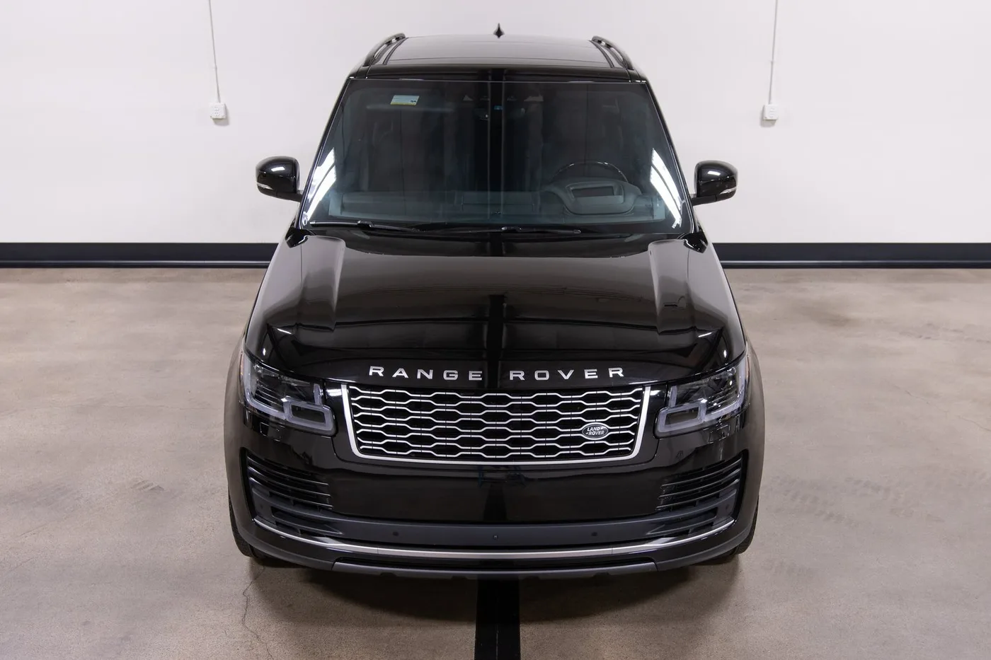 2022 Land Rover Range Rover Autobiography sold by a specialist dealer in Costa Mesa, United States, photo 12 of 15