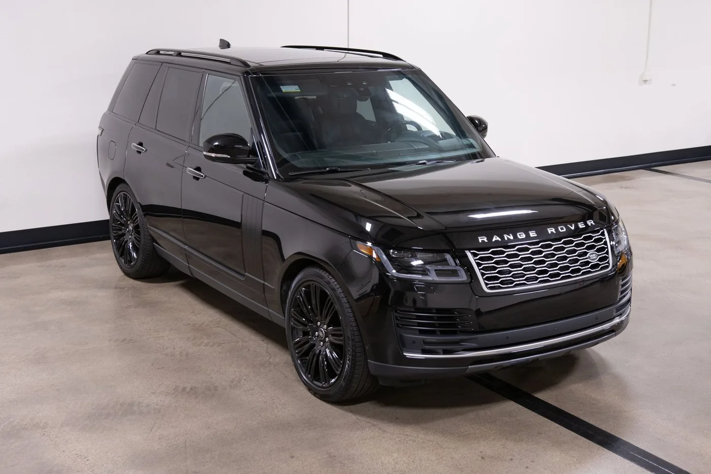 2022 Land Rover Range Rover Autobiography sold by a specialist dealer in Costa Mesa, United States, photo 13 of 15
