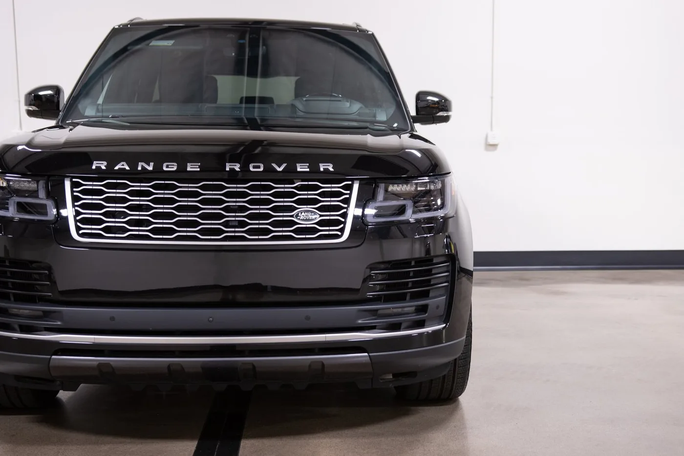 2022 Land Rover Range Rover Autobiography sold by a specialist dealer in Costa Mesa, United States, photo 14 of 15