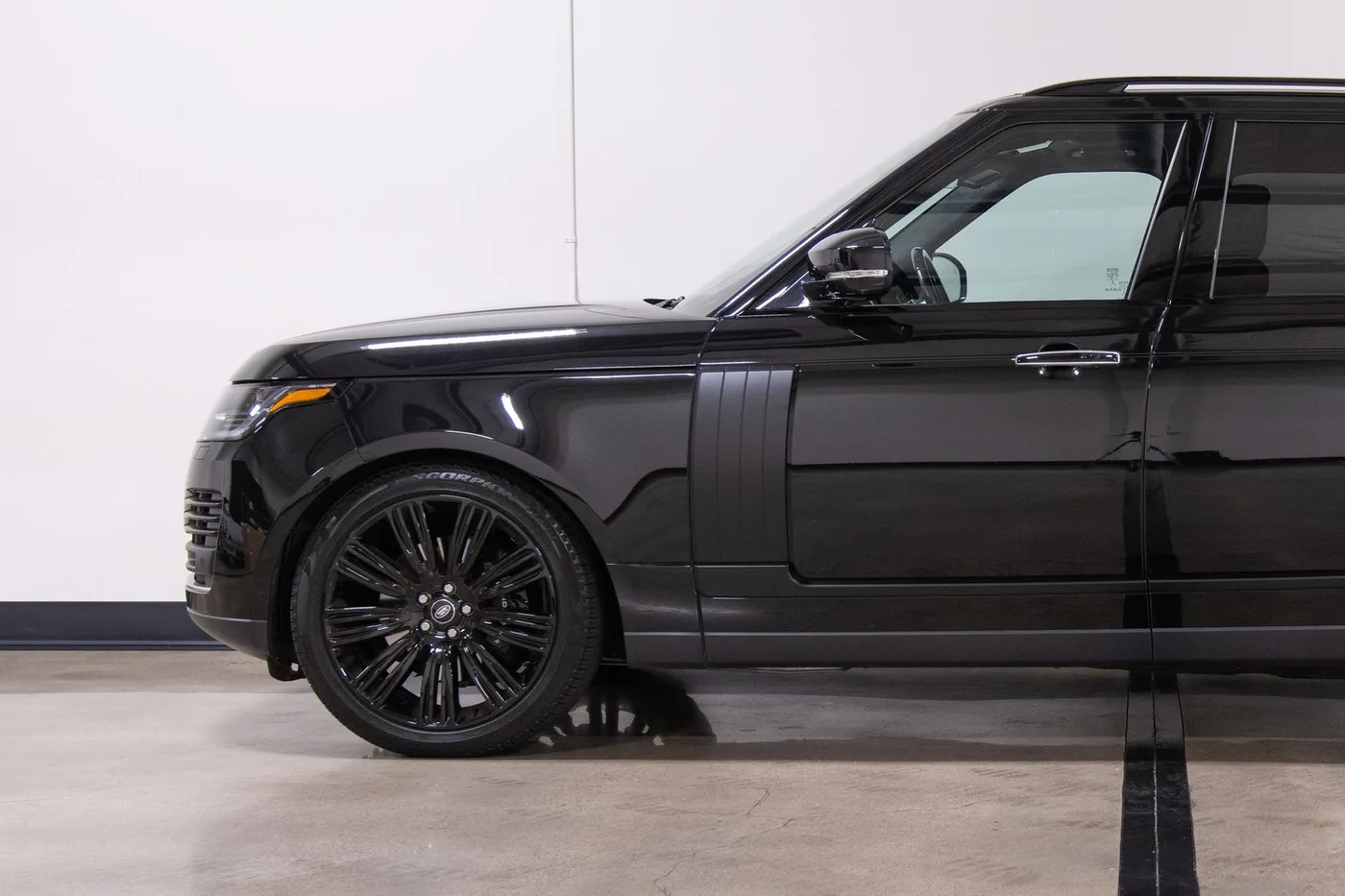 2022 Land Rover Range Rover Autobiography sold by a specialist dealer in Costa Mesa, United States, photo 15 of 15