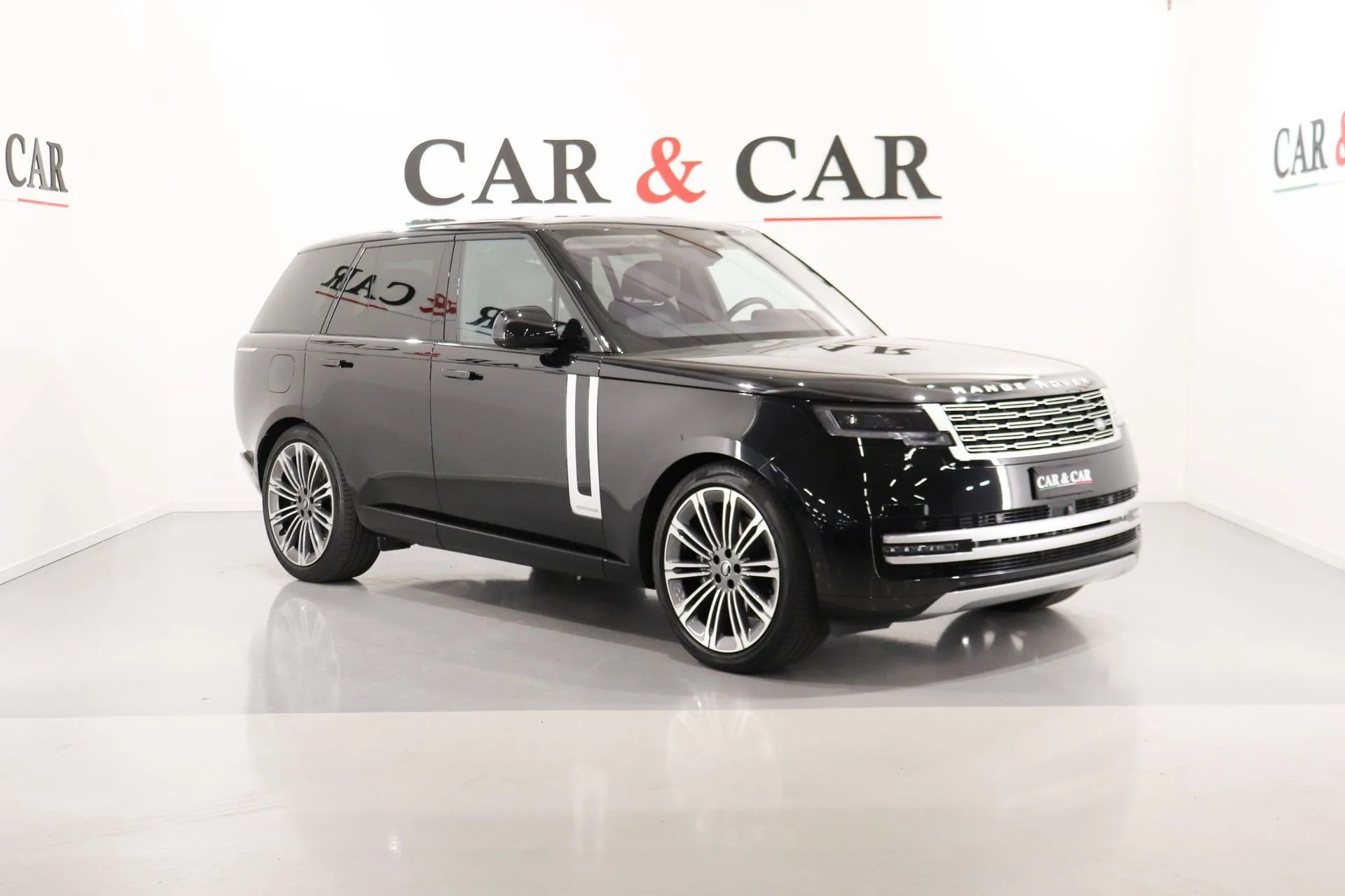 2022 Land Rover Range Rover proposé par un concessionnaire spécialisé à Zibido San Giacomo, Italie, photo principale