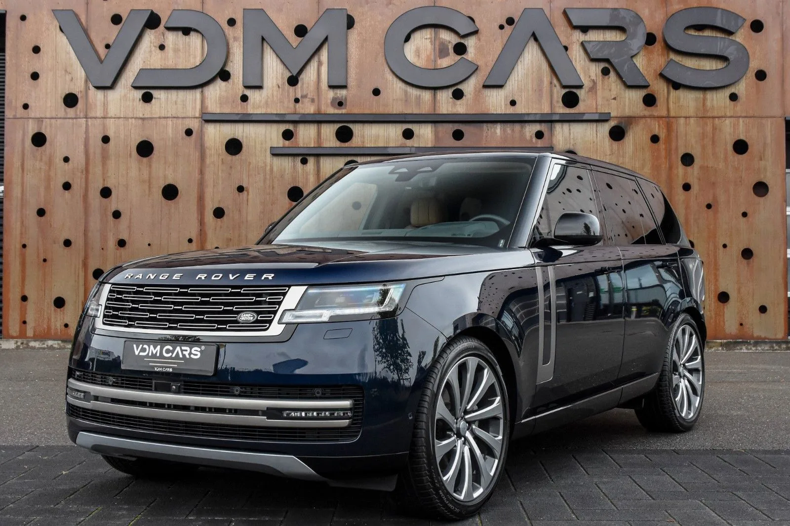 2022 Land Rover Range Rover D300, HSE offered by a supercar dealer in Gronau, Germany, main photo