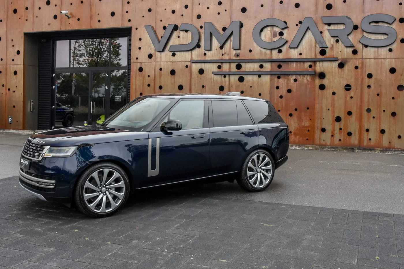2022 Land Rover Range Rover D300, HSE offered by a supercar dealer in Gronau, Germany, photo 11 of 25