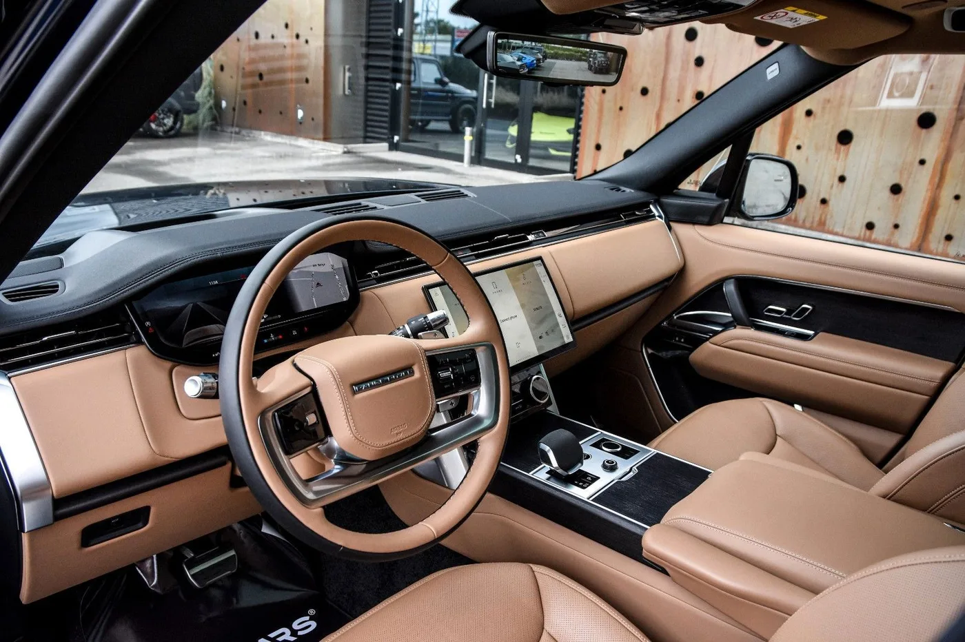 2022 Land Rover Range Rover D300, HSE offered by a supercar dealer in Gronau, Germany, photo 16 of 25