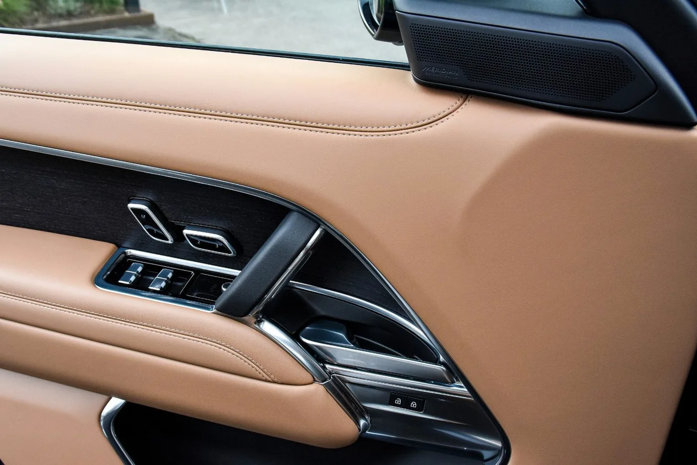 2022 Land Rover Range Rover D300, HSE offered by a supercar dealer in Gronau, Germany, photo 21 of 25