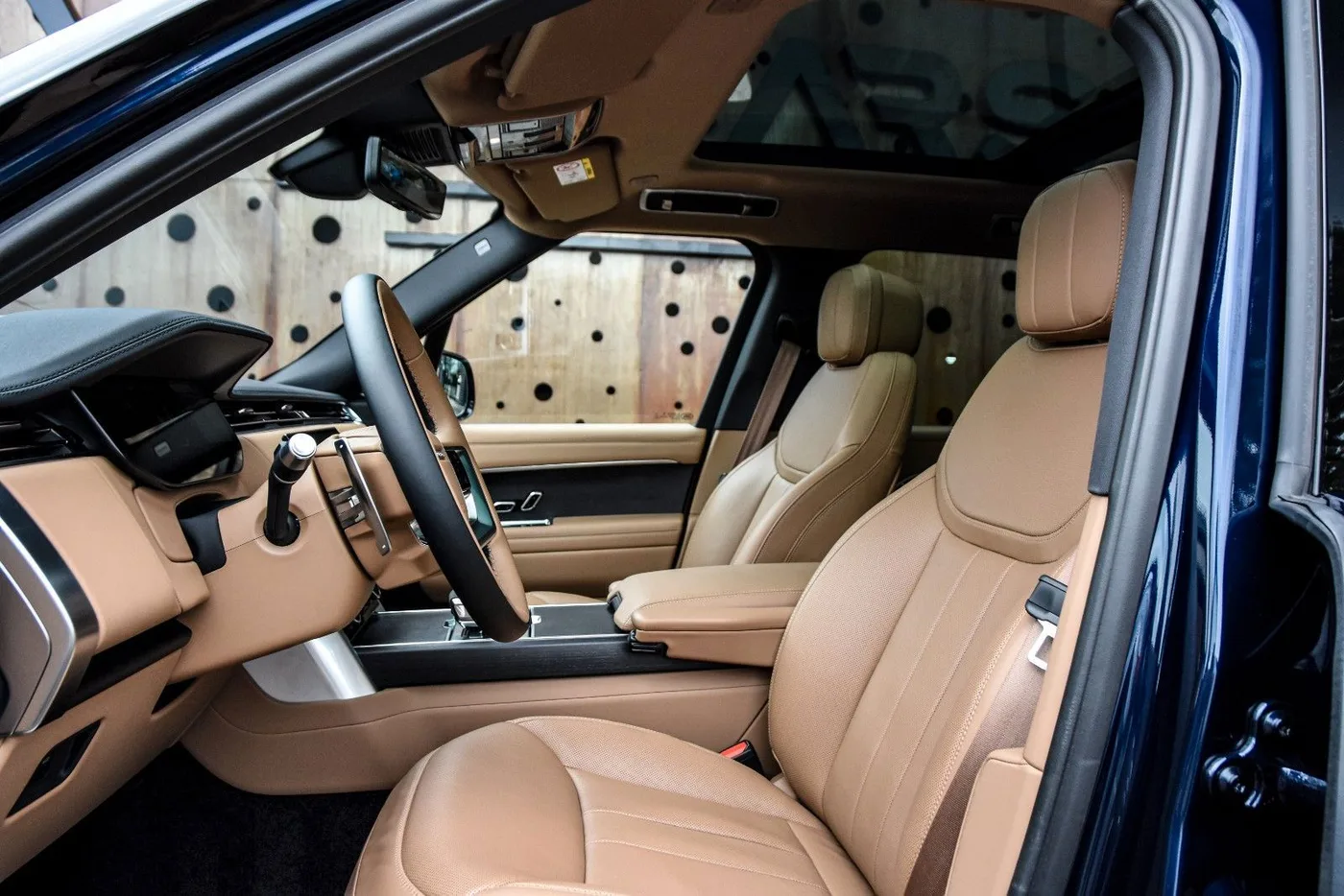 2022 Land Rover Range Rover D300, HSE offered by a supercar dealer in Gronau, Germany, photo 22 of 25