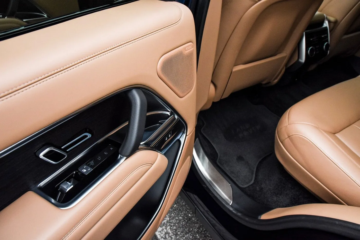 2022 Land Rover Range Rover D300, HSE offered by a supercar dealer in Gronau, Germany, photo 24 of 25