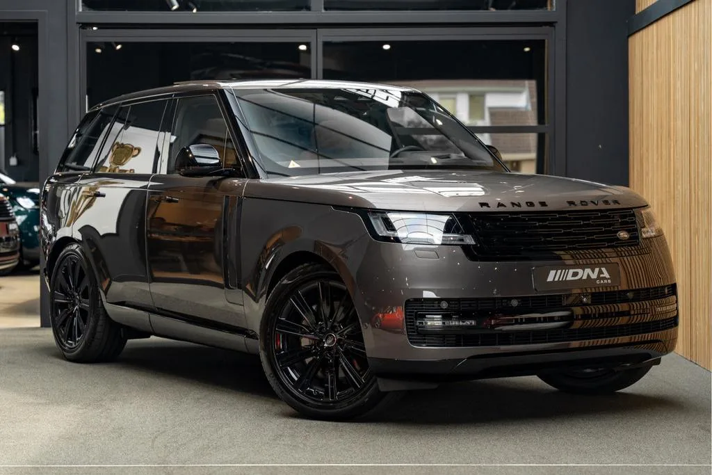 2022 Land Rover Range Rover P400 HSE offered by a specialist dealer in Naarden, Netherlands, main photo