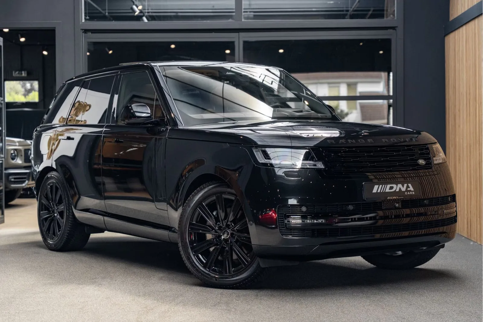 2022 Land Rover Range Rover P400 HSE offered by a specialist dealer in Naarden, Netherlands, main photo