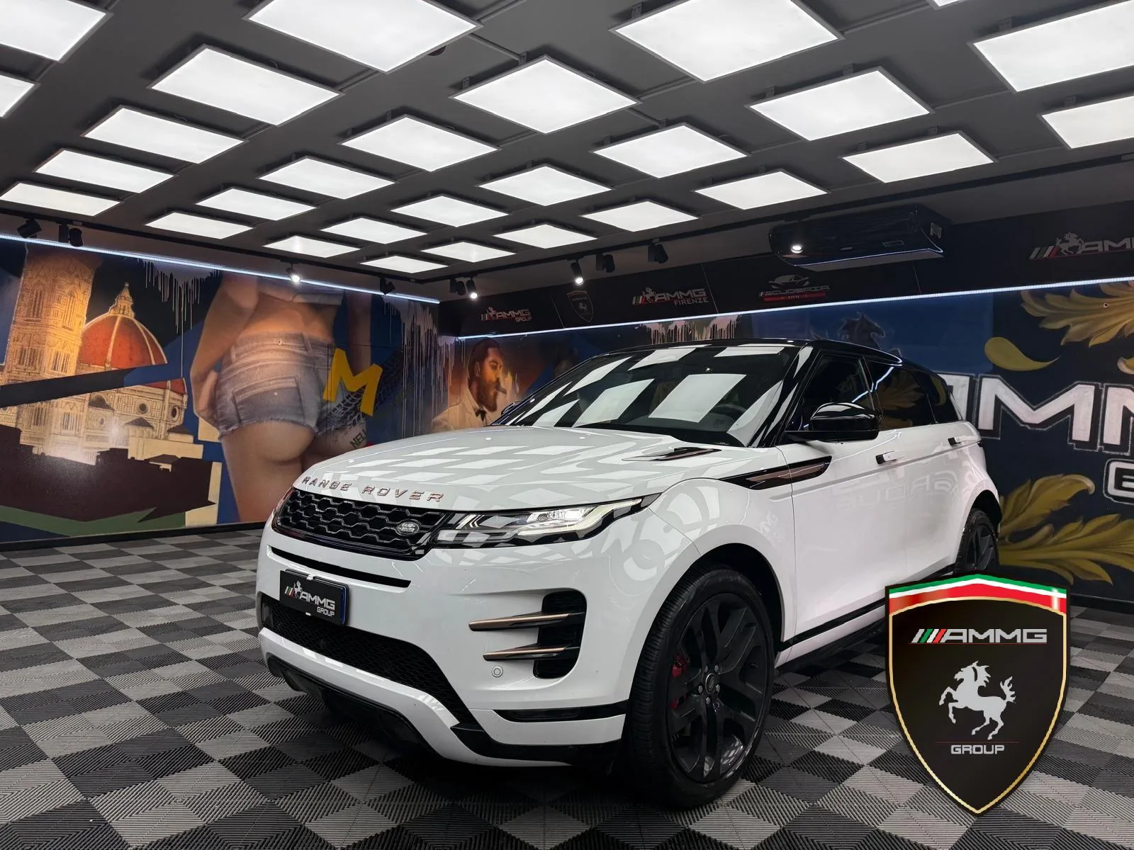 2022 Land Rover Range Rover Evoque Autobiography proposée par un concessionnaire spécialisé à Calenzano, Italie, photo principale