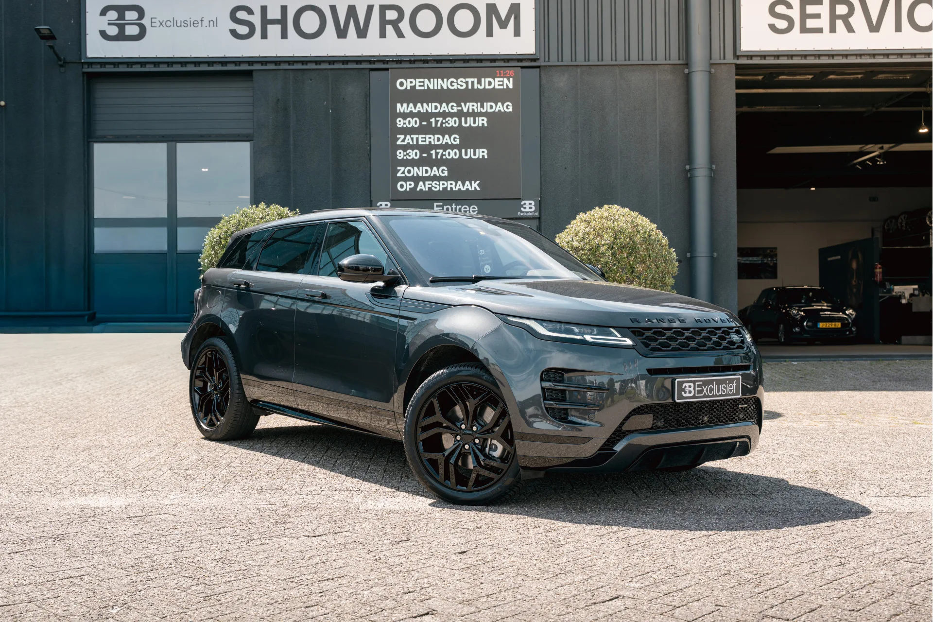 2022 Land Rover Range Rover Evoque P300e R-Dynamic HSE angeboten von einem Fachhändler in Rotterdam, Niederlande, Hauptfoto