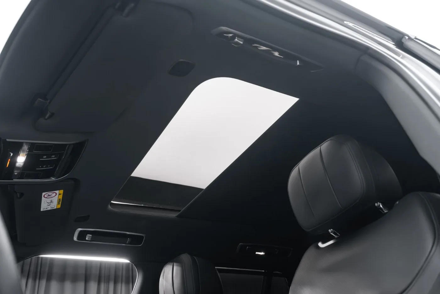 2022 Land Rover Range Rover HSE offered by a specialist dealer in Putzbrunn, Germany, photo 7 of 15