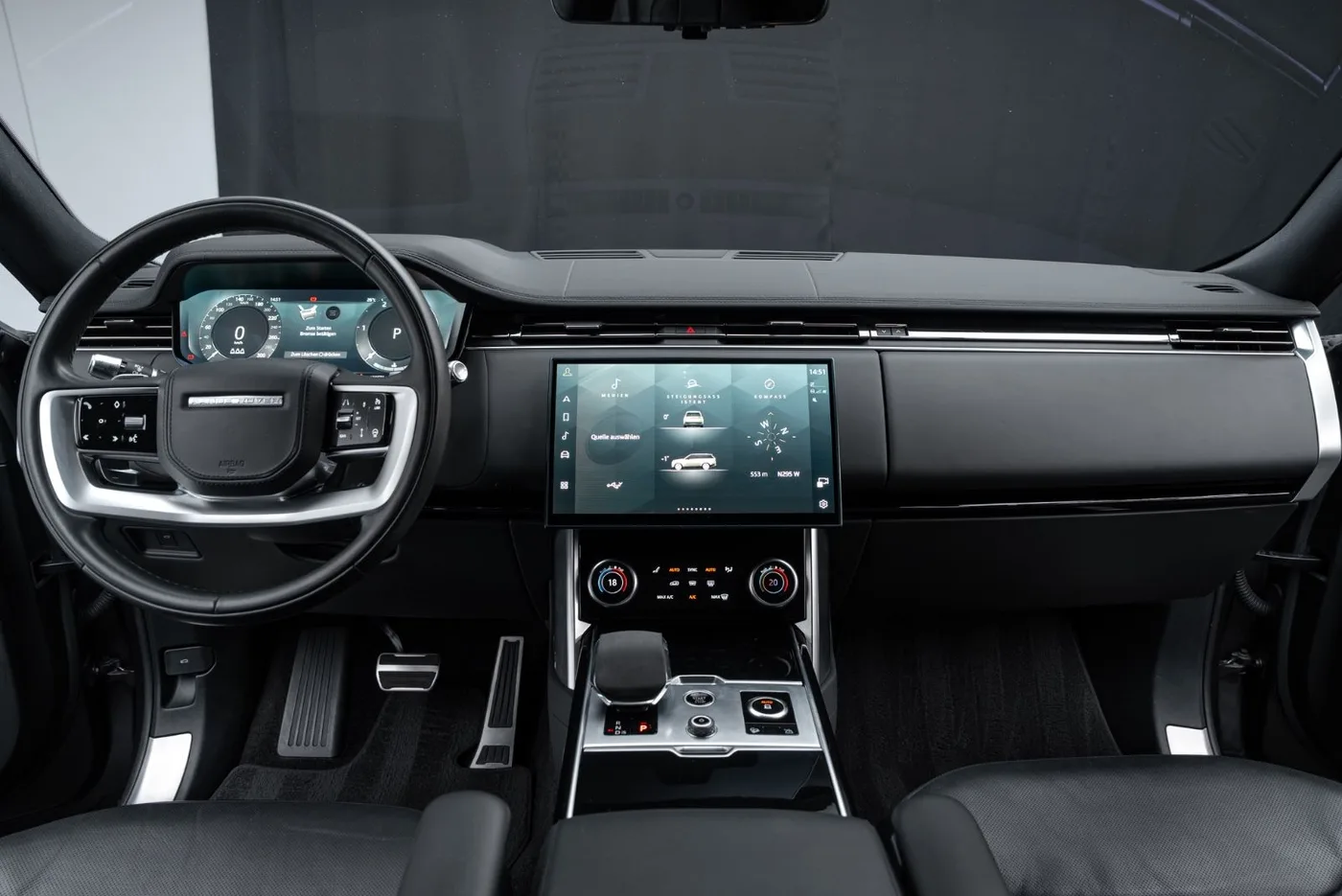 2022 Land Rover Range Rover HSE offered by a specialist dealer in Putzbrunn, Germany, photo 9 of 15