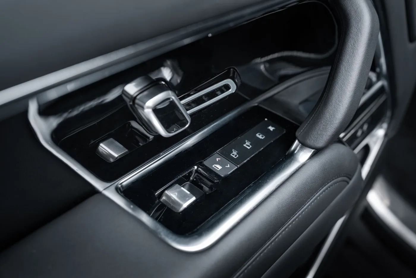 2022 Land Rover Range Rover HSE offered by a specialist dealer in Putzbrunn, Germany, photo 15 of 15