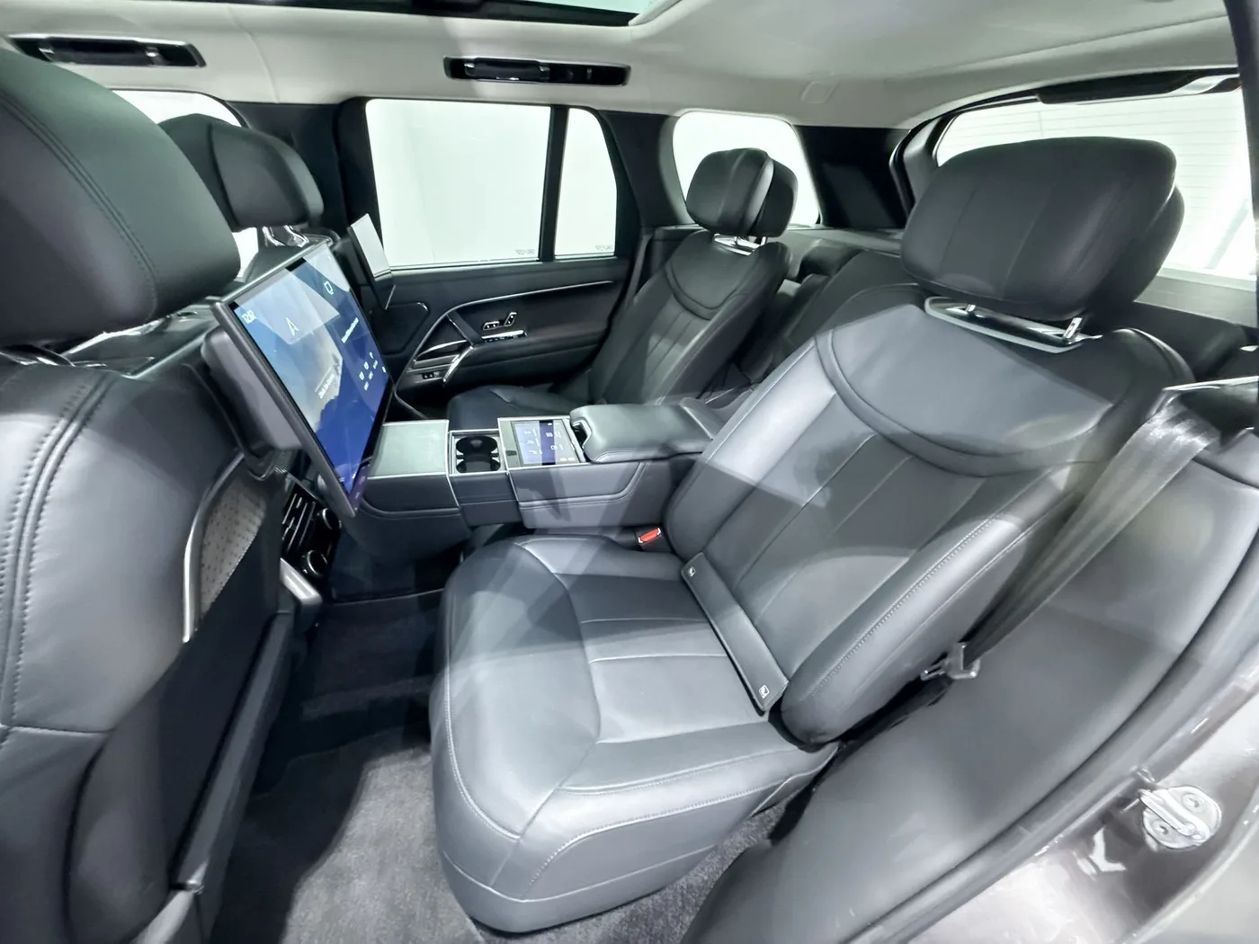 2022 Land Rover Range Rover P530 angeboten von einem Supersportwagenhändler in Zibido San Giacomo, Italien, Foto 19 von 25
