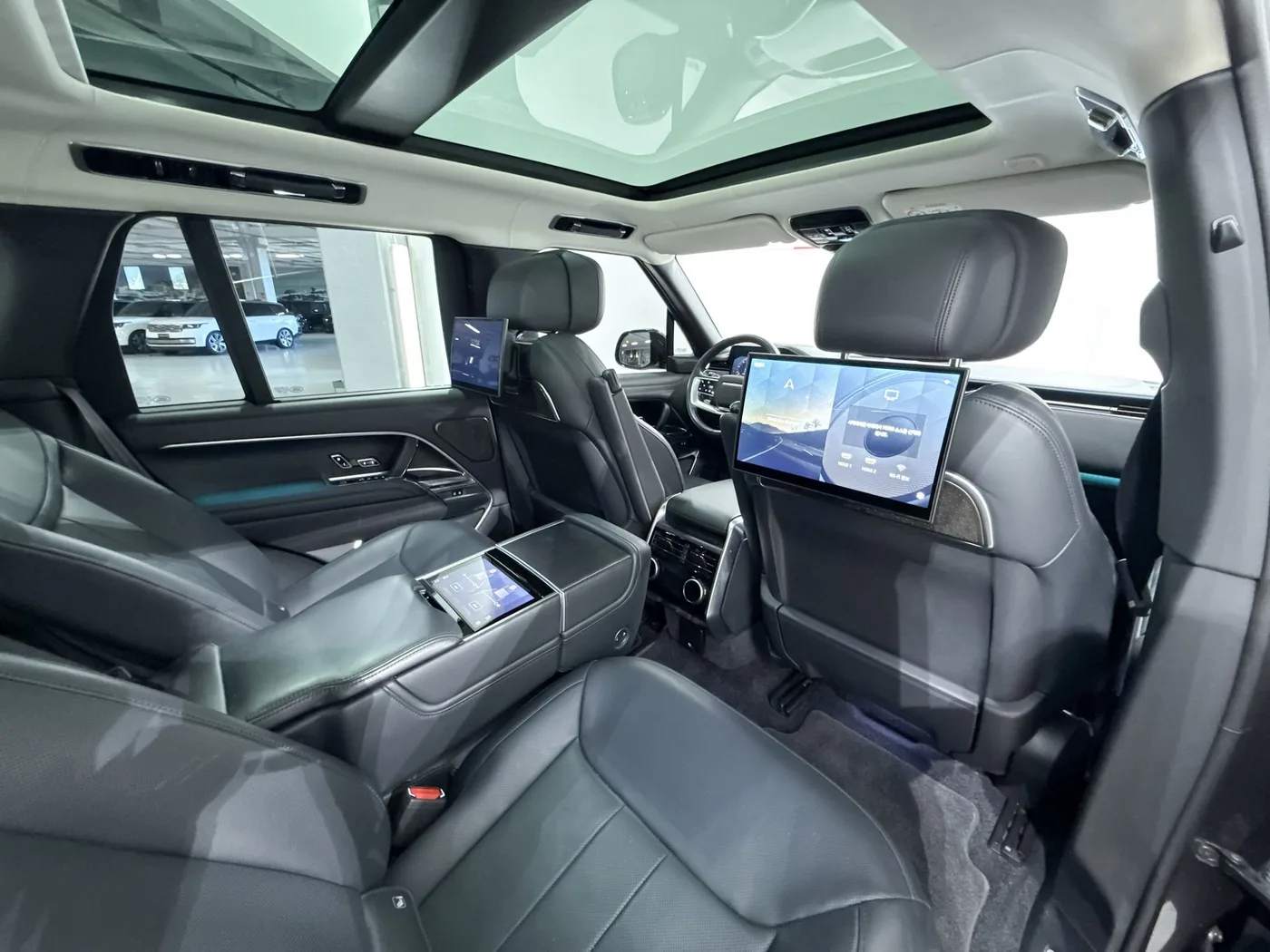 2022 Land Rover Range Rover P530 angeboten von einem Supersportwagenhändler in Zibido San Giacomo, Italien, Foto 21 von 25