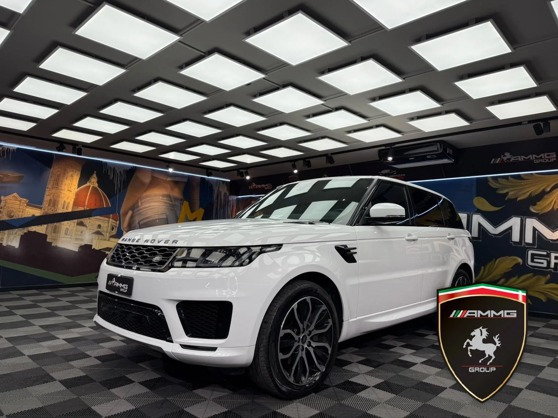 2022 Land Rover Range Rover Sport HSE Dynamic offered by a specialist dealer in Calenzano, Italy, main photo