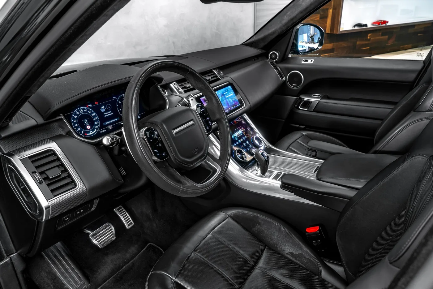 2022 Land Rover Range Rover Sport HST proposée par un concessionnaire spécialisé à Ostrava, Tchéquie, photo 15 sur 25