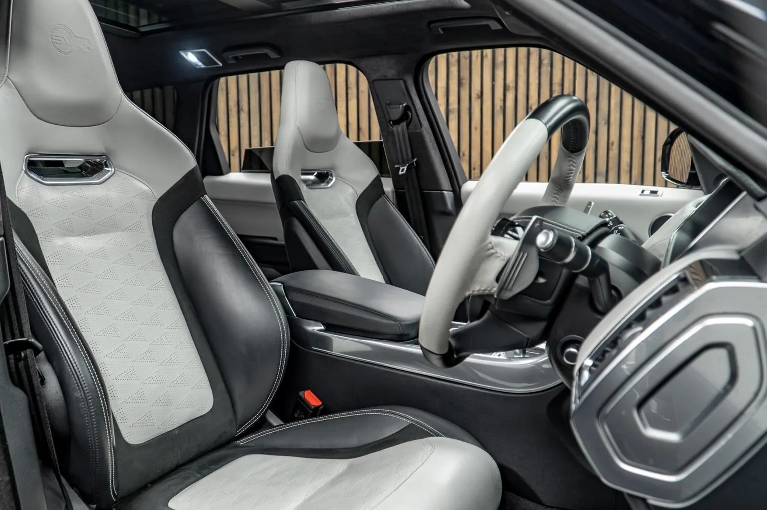 2022 Land Rover Range Rover Sport SVR Carbon Edition, 2/30