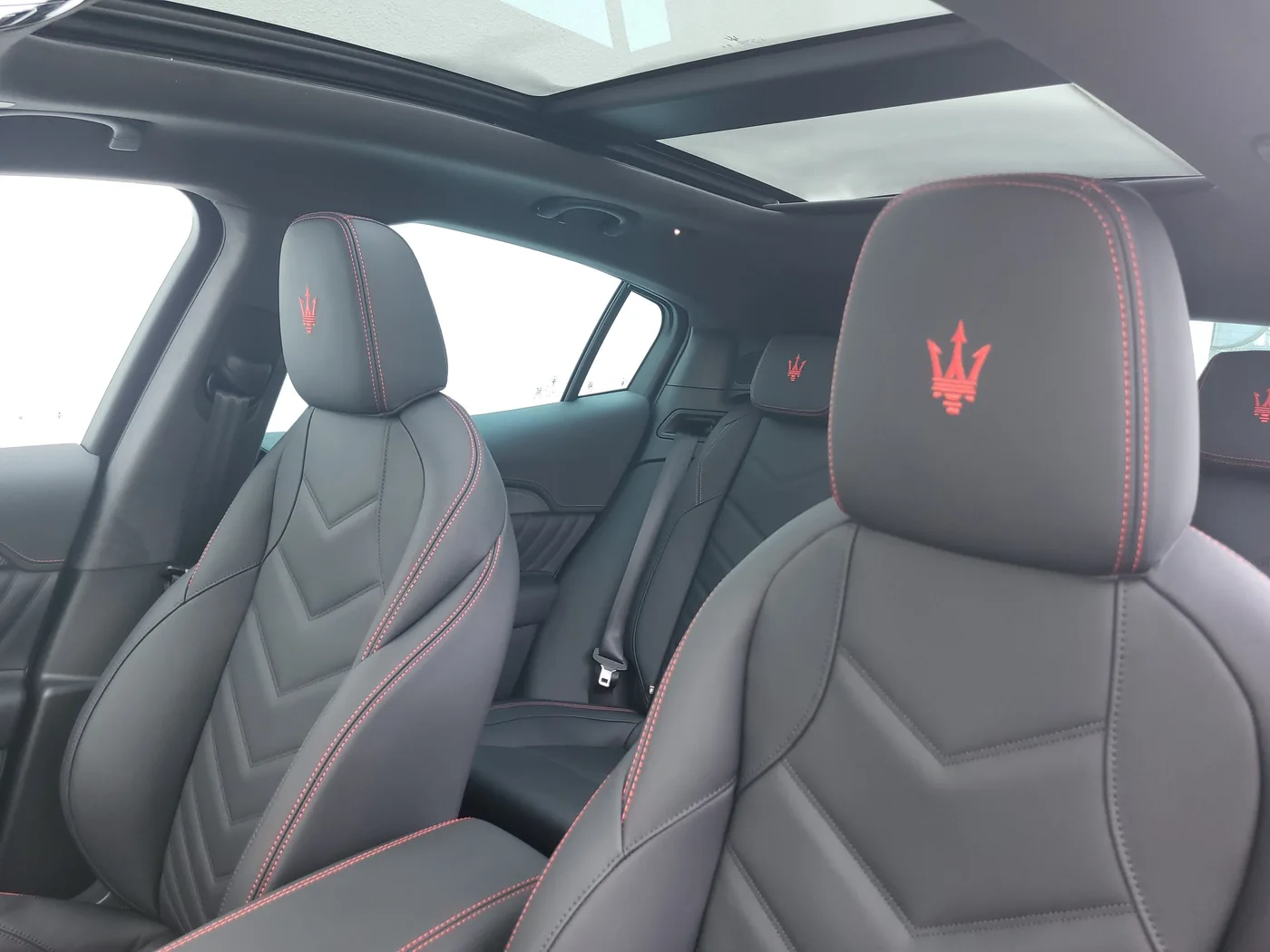 2022 Maserati Grecale Trofeo proposée par un concessionnaire spécialisé à Singen, Allemagne, photo 7 sur 14