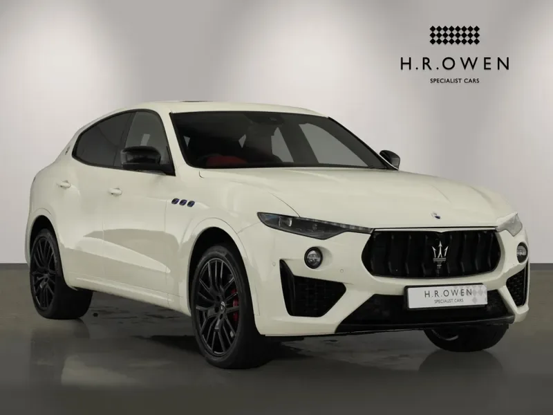 2022 Maserati Levante proposée par un groupe de concessions agréées à Hatfield, Royaume-Uni, photo principale