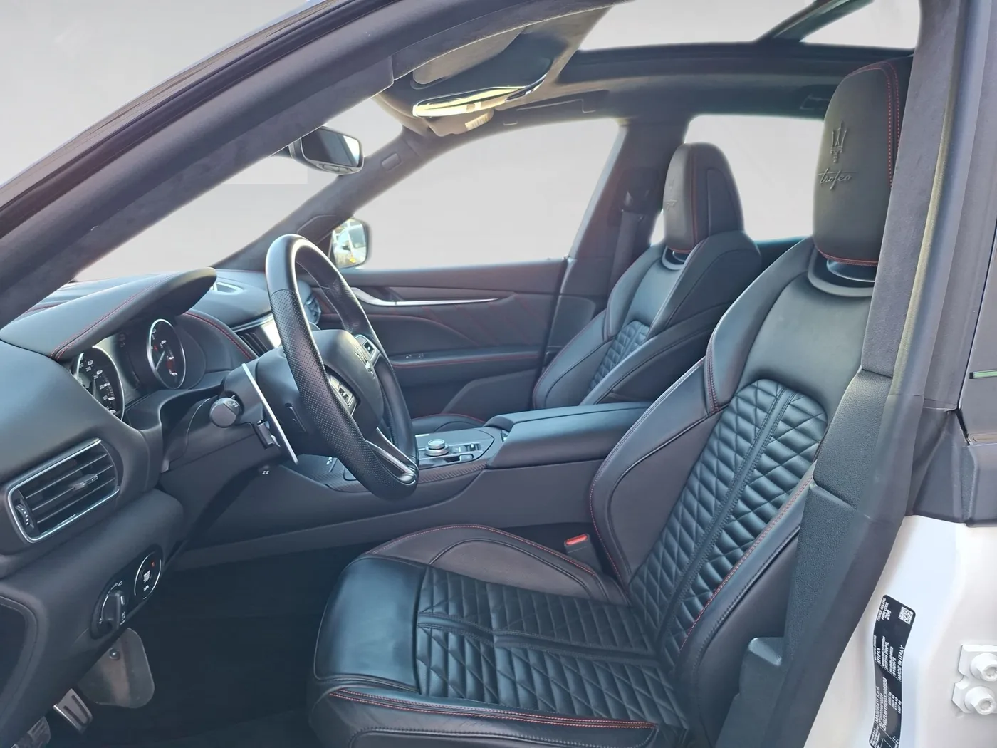 2022 Maserati Levante Trofeo proposée par un concessionnaire spécialisé à Singen, Allemagne, photo 4 sur 20