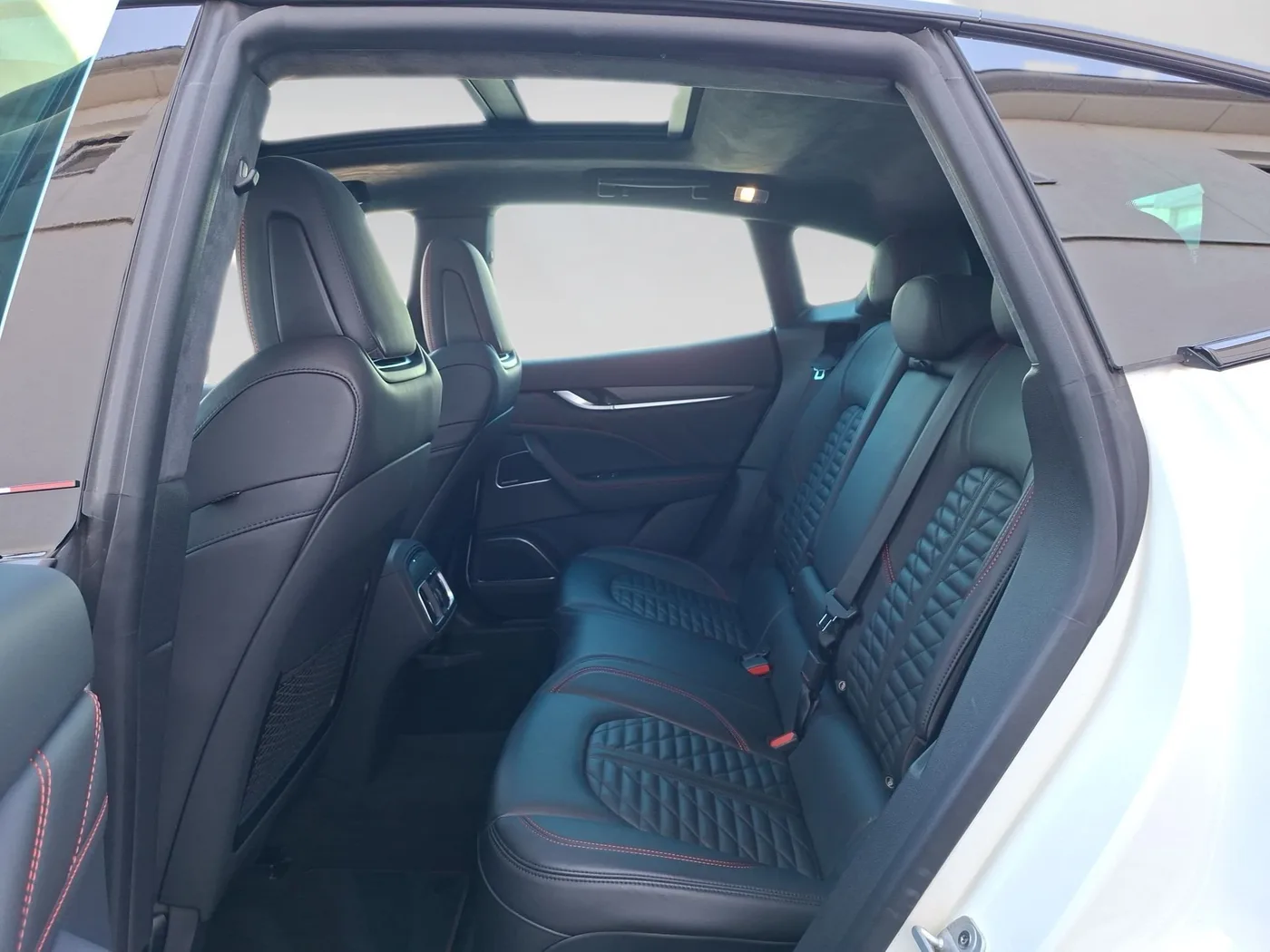 2022 Maserati Levante Trofeo proposée par un concessionnaire spécialisé à Singen, Allemagne, photo 5 sur 20