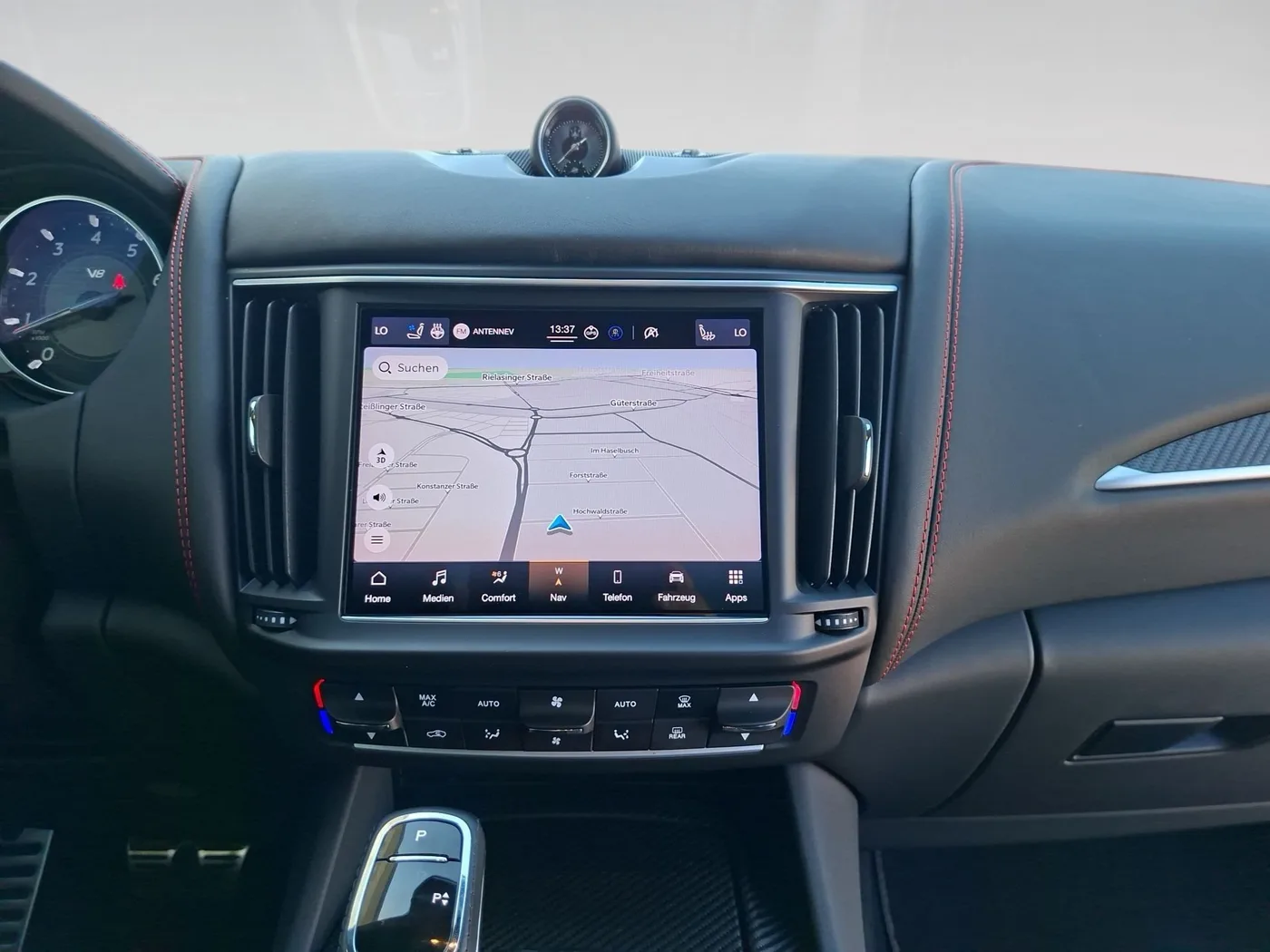2022 Maserati Levante Trofeo proposée par un concessionnaire spécialisé à Singen, Allemagne, photo 8 sur 20
