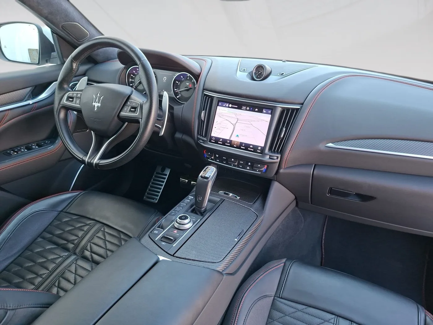 2022 Maserati Levante Trofeo proposée par un concessionnaire spécialisé à Singen, Allemagne, photo 9 sur 20