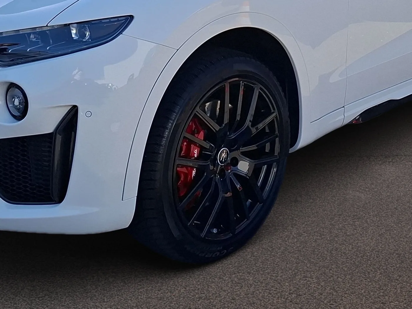 2022 Maserati Levante Trofeo proposée par un concessionnaire spécialisé à Singen, Allemagne, photo 15 sur 20