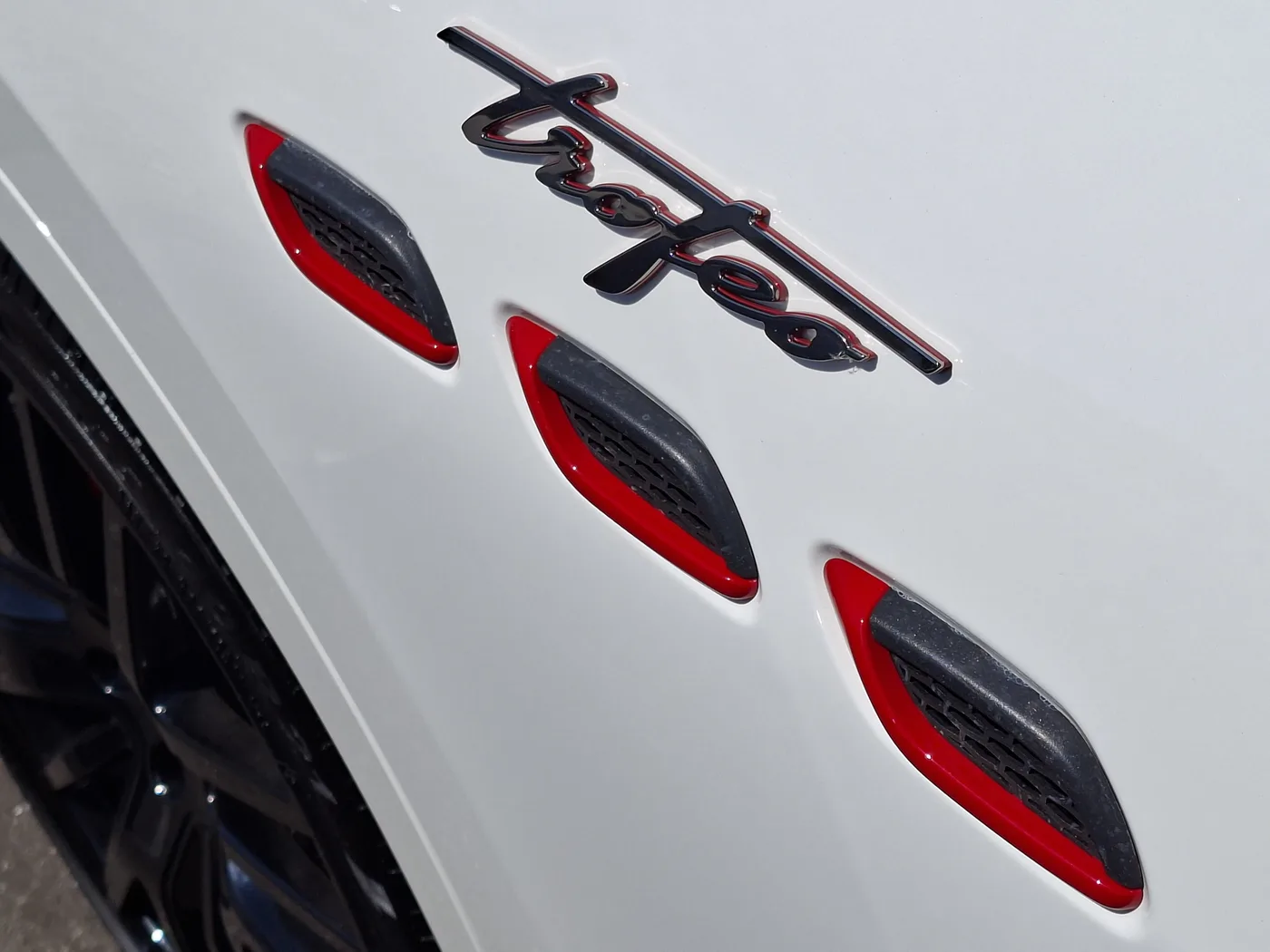 2022 Maserati Levante Trofeo proposée par un concessionnaire spécialisé à Singen, Allemagne, photo 17 sur 20