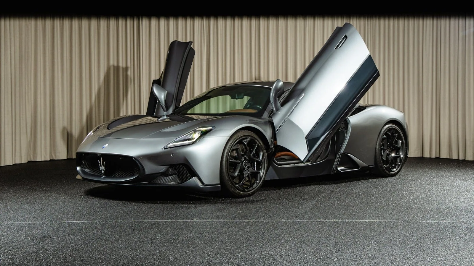 2022 Maserati MC20 proposée par un concessionnaire spécialisé à Kongens Lyngby, Danemark, photo principale