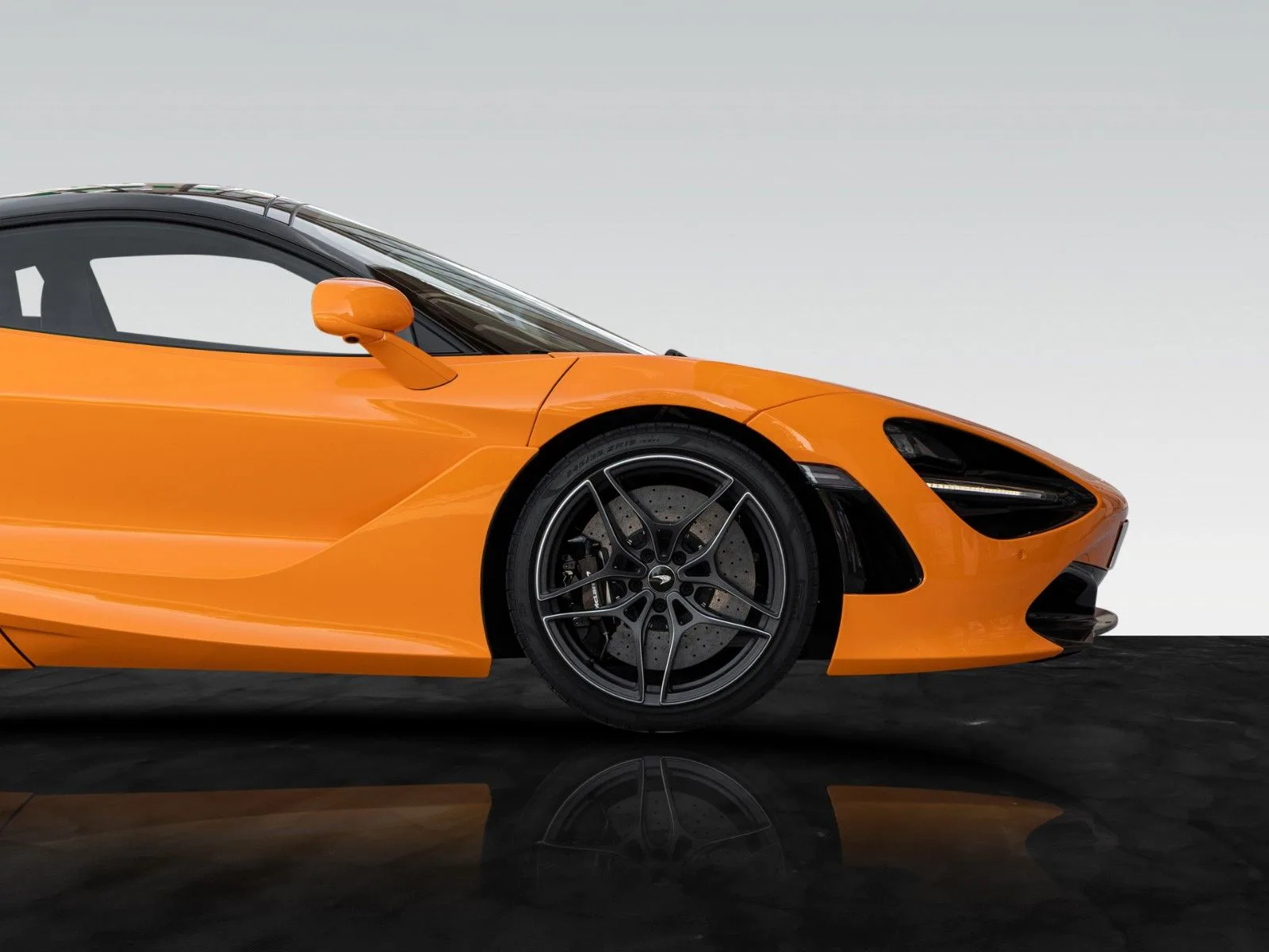 2022 McLaren 720S, 9/28