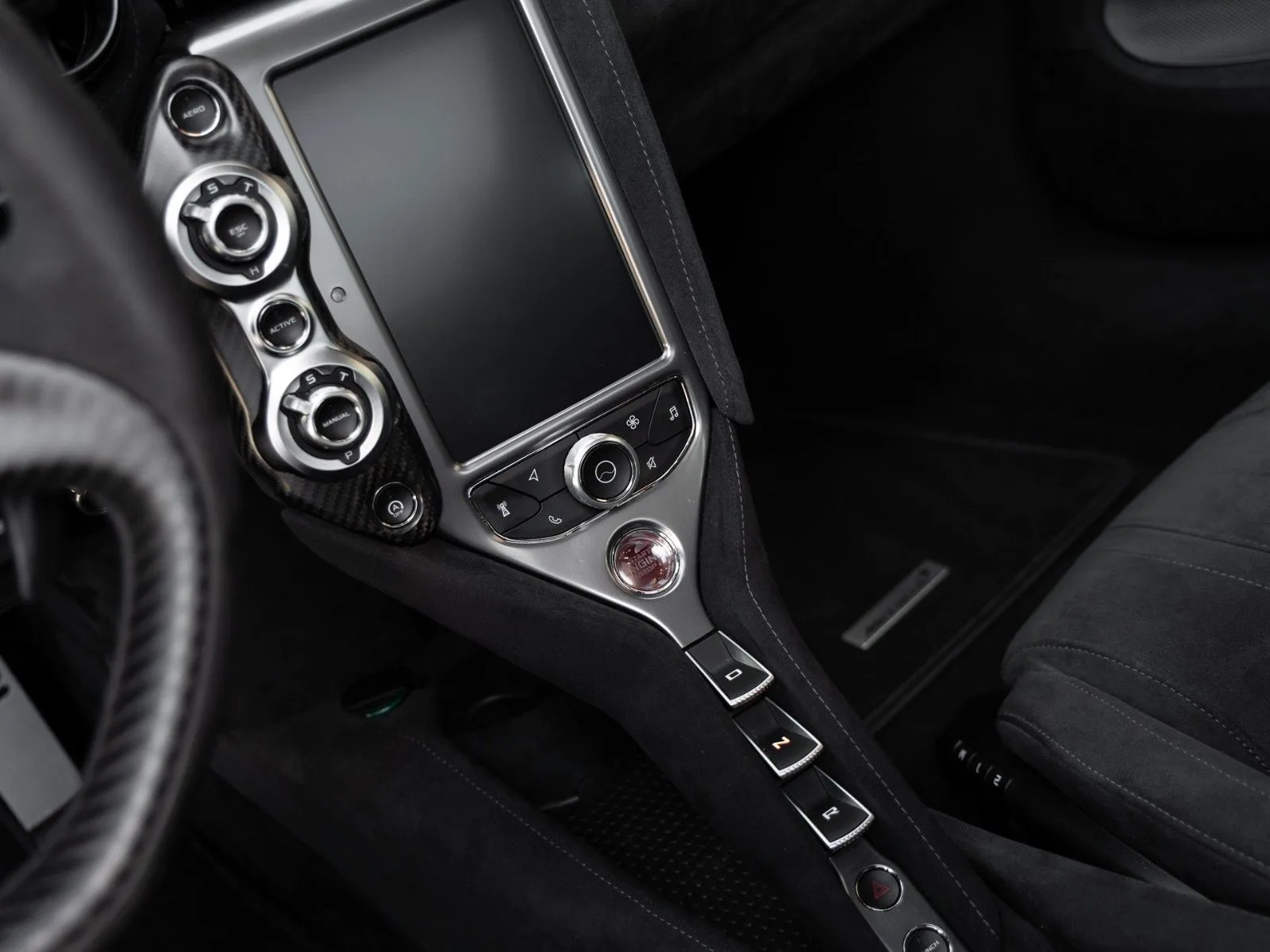 2022 McLaren 720S, 24/28