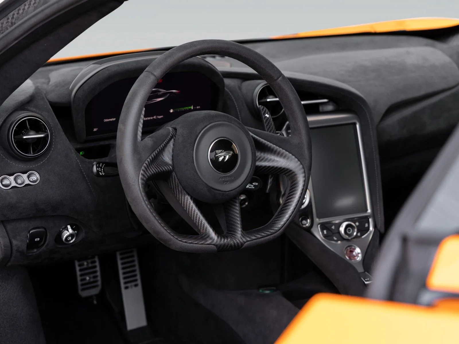 2022 McLaren 720S, 26/28