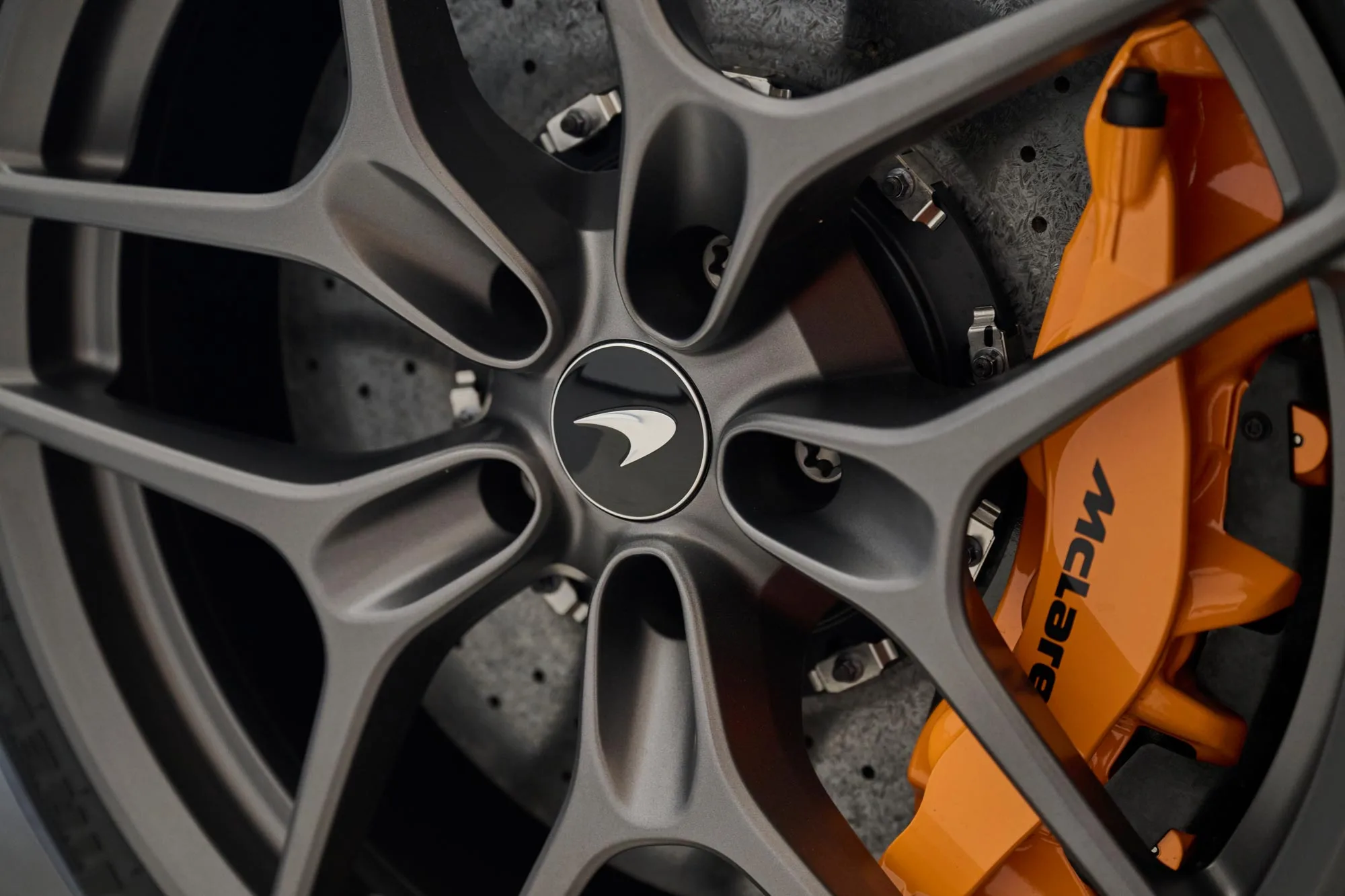 2022 McLaren 765LT Spider, 21/22