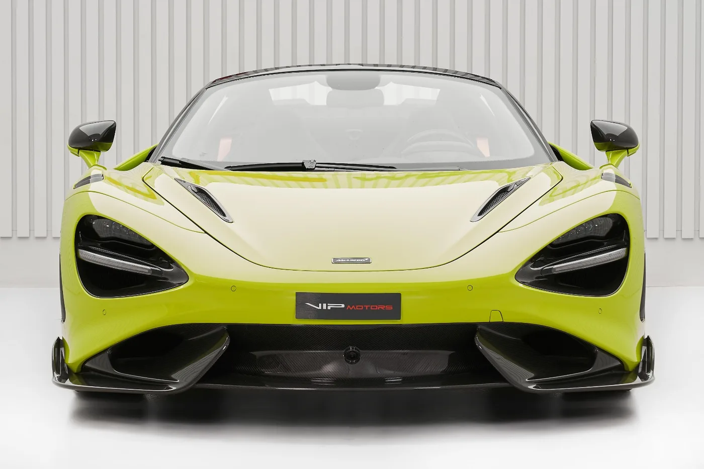 2022 McLaren 765LT Spider offered by a specialist dealer in Dubai, United Arab Emirates, photo 3 of 10