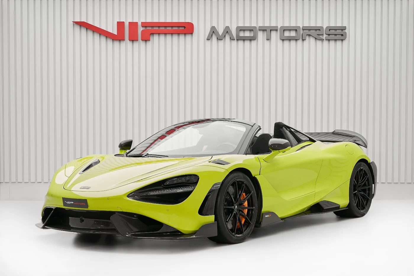2022 McLaren 765LT Spider offered by a specialist dealer in Dubai, United Arab Emirates, photo 4 of 10