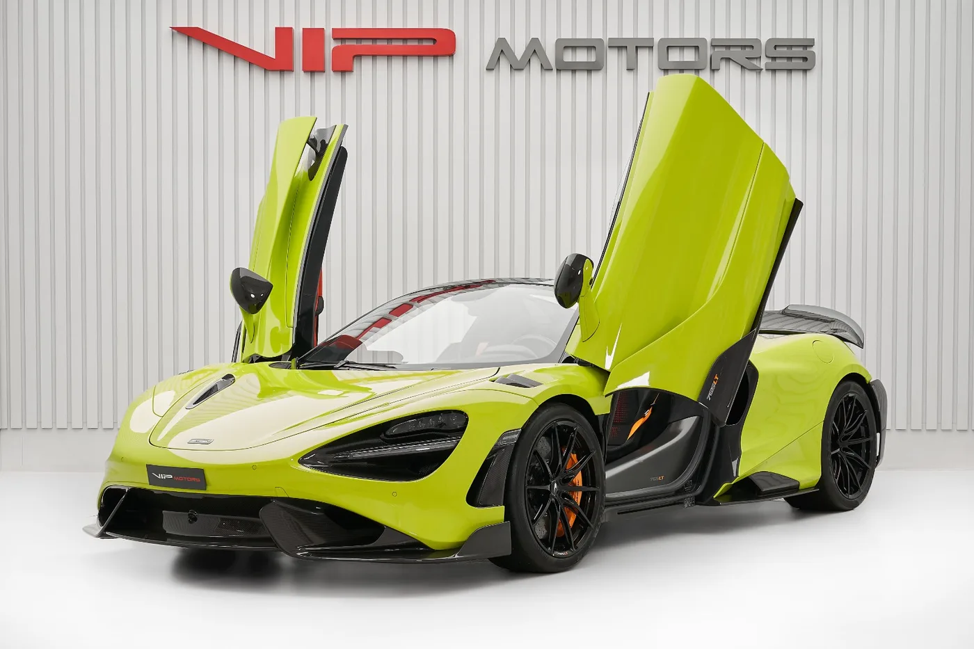 2022 McLaren 765LT Spider offered by a specialist dealer in Dubai, United Arab Emirates, photo 5 of 10