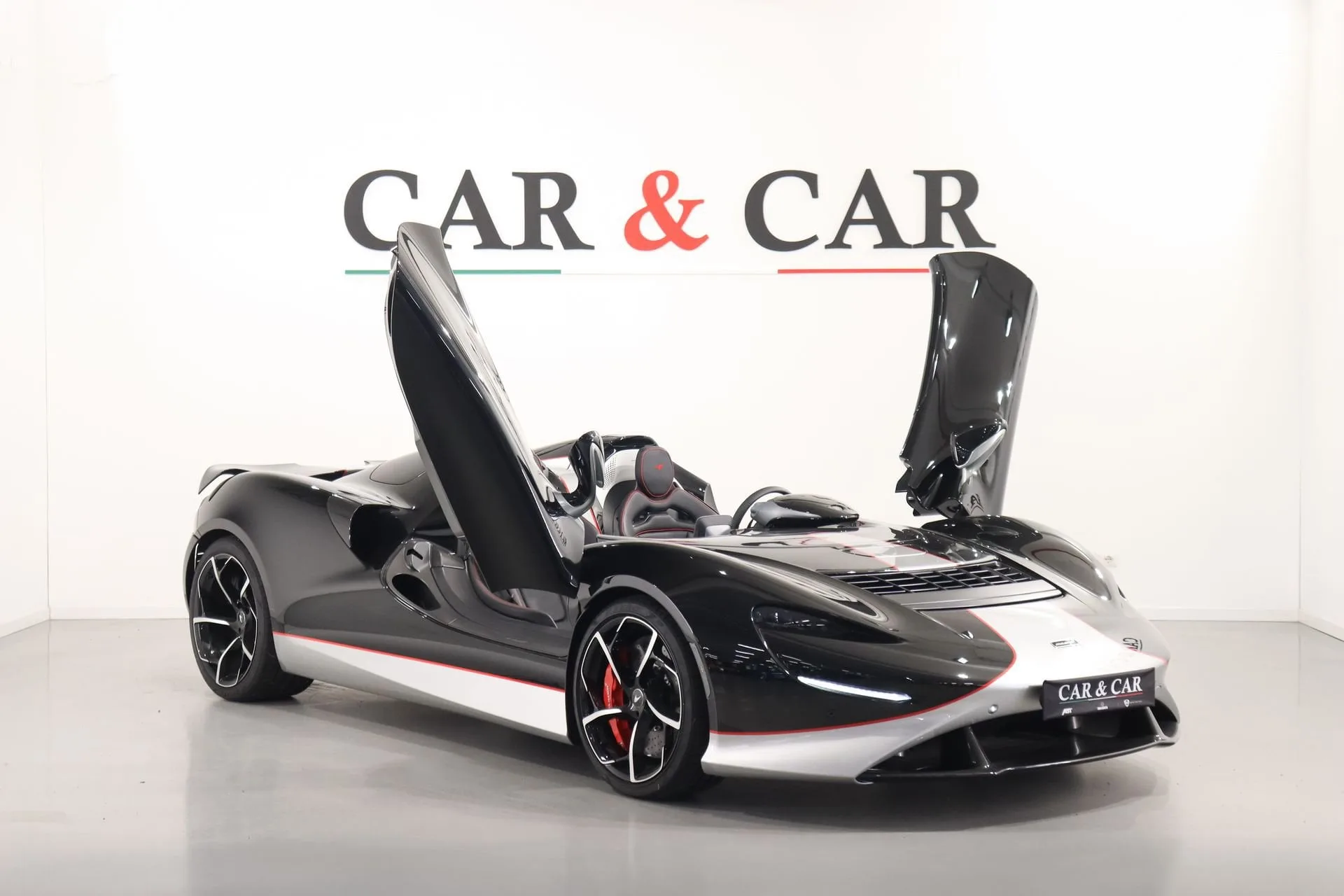 2022 McLaren Elva angeboten von einem Supersportwagenhändler in Zibido San Giacomo, Italien, Hauptfoto