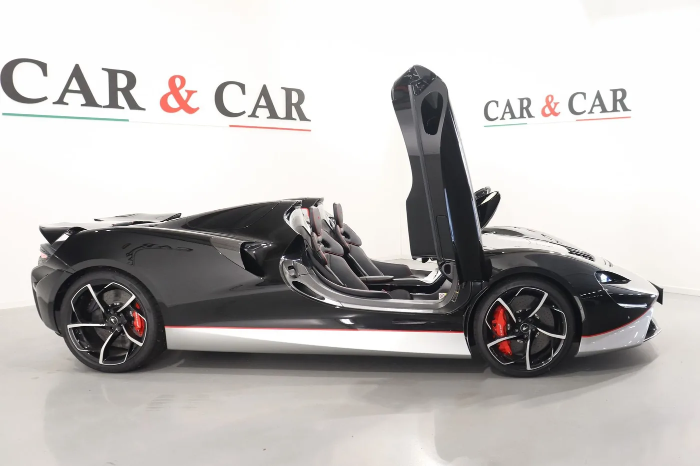 2022 McLaren Elva angeboten von einem Supersportwagenhändler in Zibido San Giacomo, Italien, Foto 5 von 24