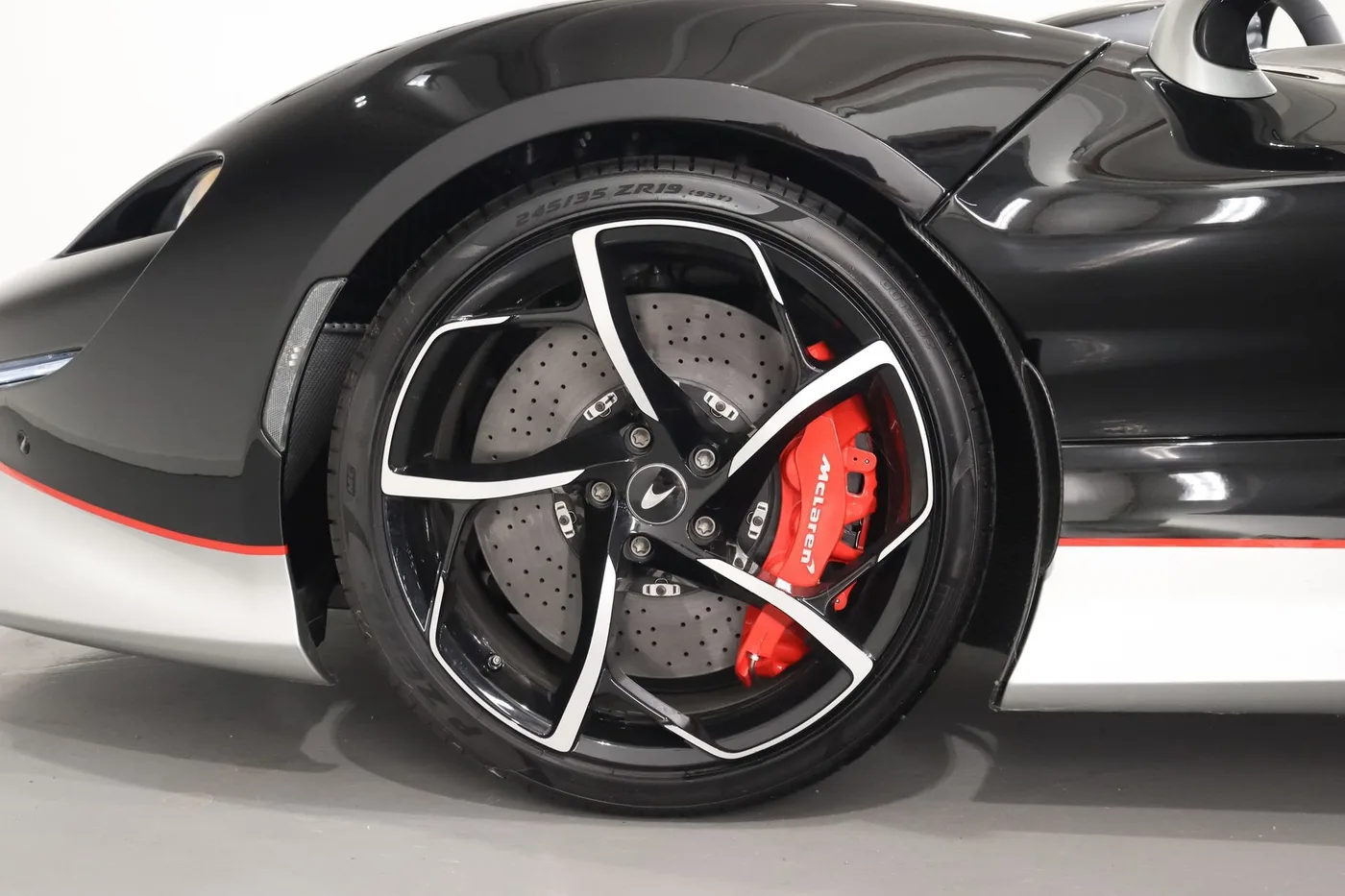 2022 McLaren Elva angeboten von einem Supersportwagenhändler in Zibido San Giacomo, Italien, Foto 7 von 24