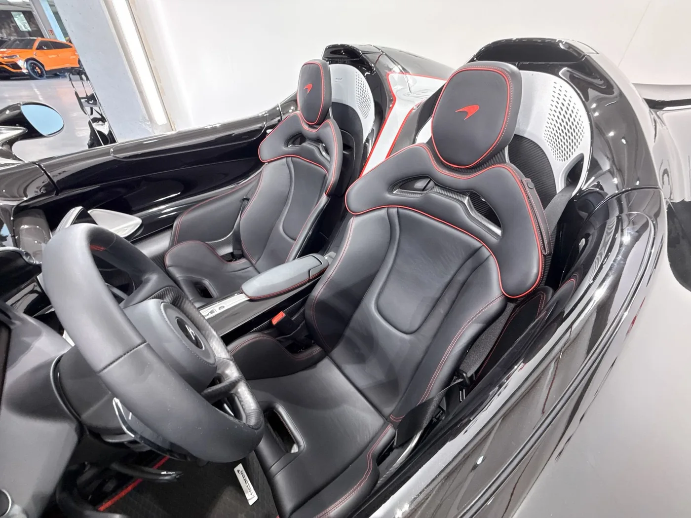 2022 McLaren Elva angeboten von einem Supersportwagenhändler in Zibido San Giacomo, Italien, Foto 10 von 24