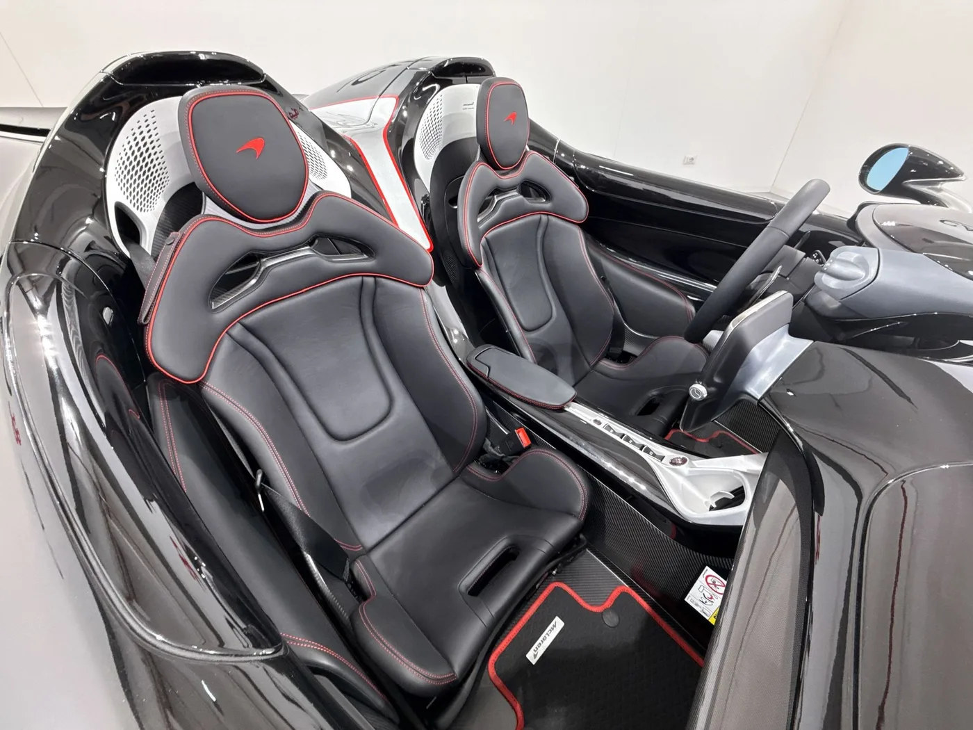 2022 McLaren Elva angeboten von einem Supersportwagenhändler in Zibido San Giacomo, Italien, Foto 13 von 24